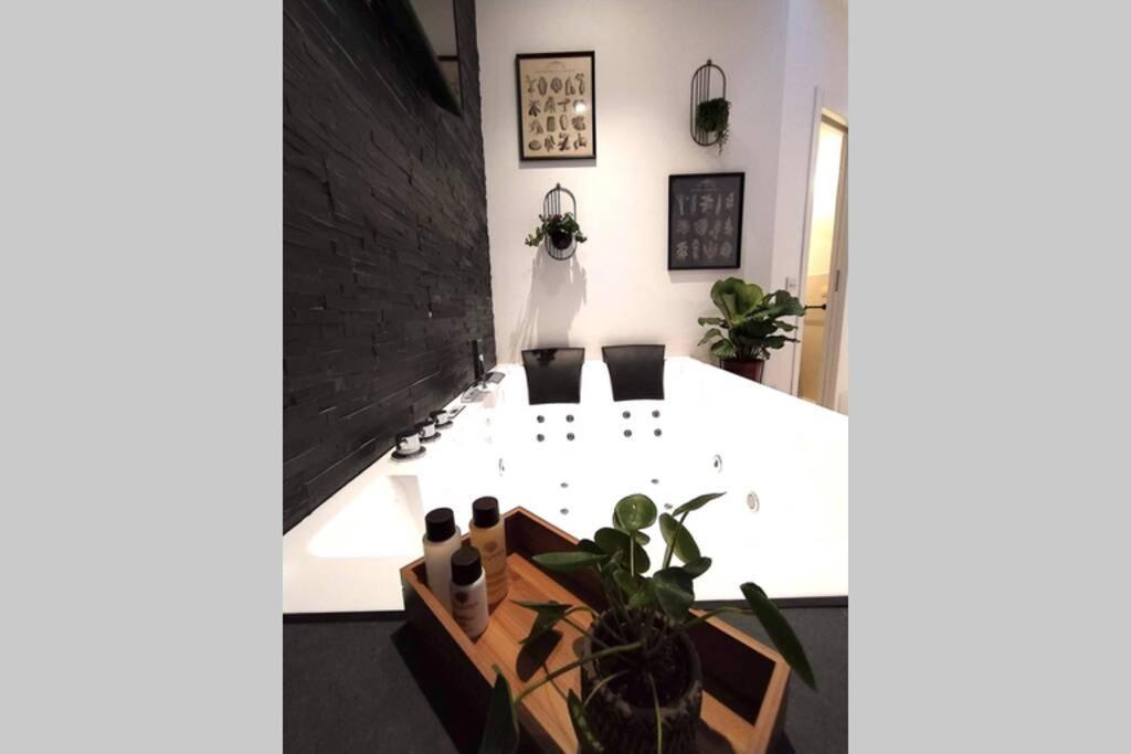 Elegante Open Space Con Vasca Idromassaggio A Trastevere מראה חיצוני תמונה