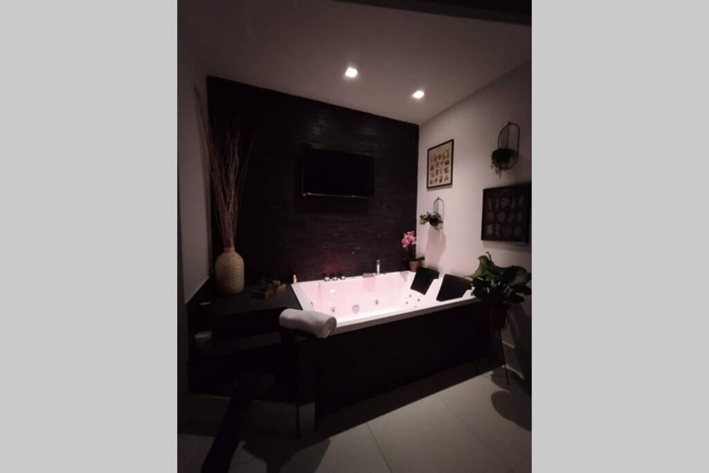 Elegante Open Space Con Vasca Idromassaggio A Trastevere מראה חיצוני תמונה